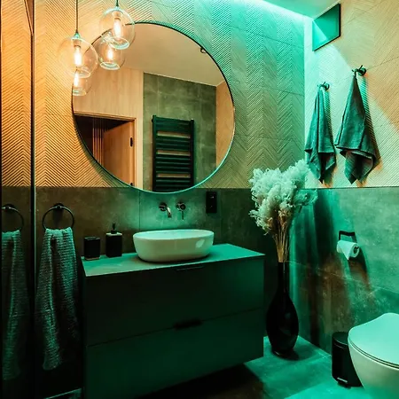 Апартаменти Klimatyzowany Very Berry Z Parkingiem W Poznaniu By Renters Познань