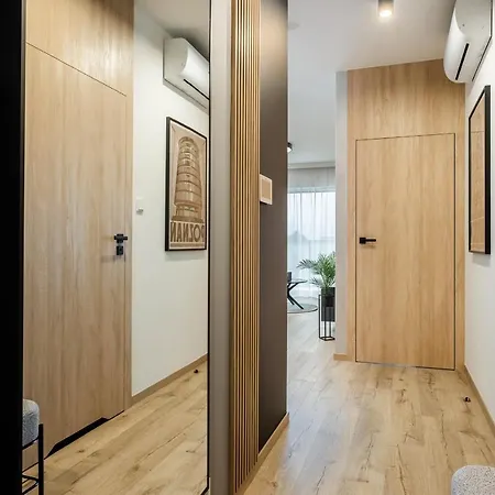 Klimatyzowany Very Berry Z Parkingiem W Poznaniu By Renters Познань