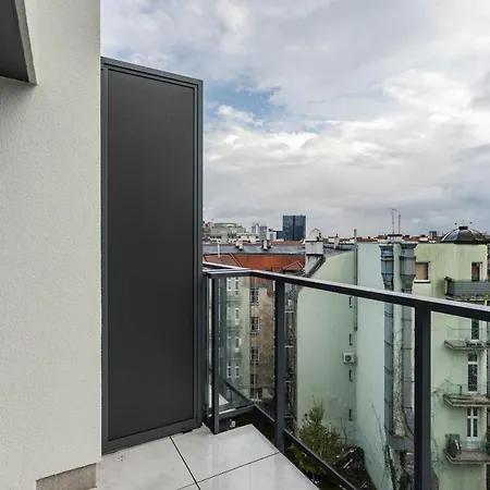 Klimatyzowany Very Berry Z Parkingiem W Poznaniu By Renters Apartament