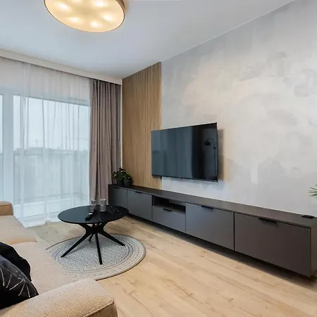 Klimatyzowany Very Berry Z Parkingiem W Poznaniu By Renters * Познань