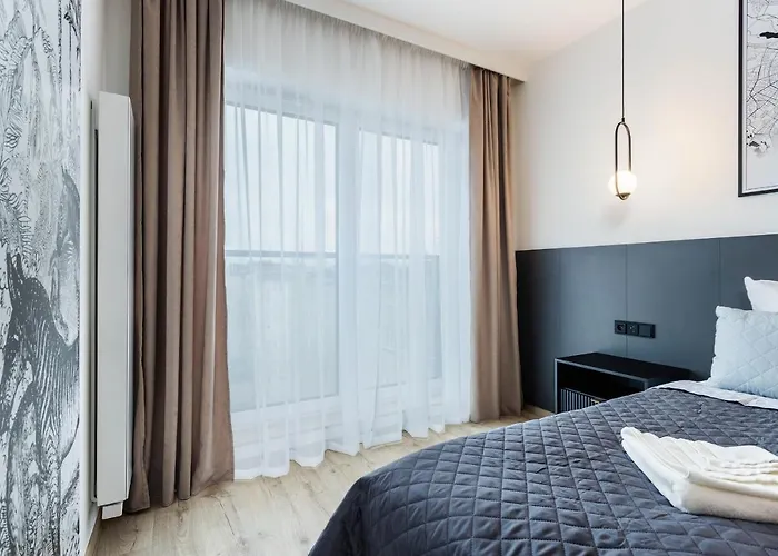 Klimatyzowany Very Berry Z Parkingiem W Poznaniu By Renters Апартаменти