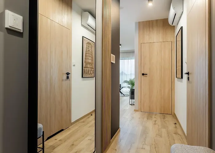 Klimatyzowany Very Berry Z Parkingiem W Poznaniu By Renters Познань