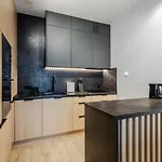 Klimatyzowany Very Berry Z Parkingiem W Poznaniu By Renters Познань