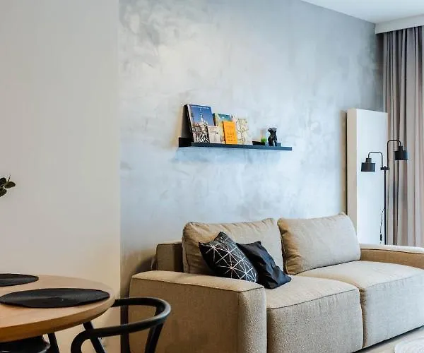 Klimatyzowany Very Berry Z Parkingiem W Poznaniu By Renters Apartment Poznan