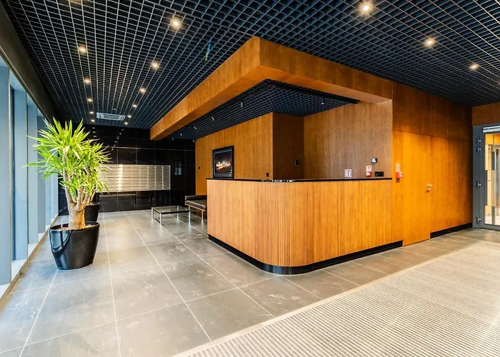 Apartment Klimatyzowany Very Berry Z Parkingiem W Poznaniu By Renters