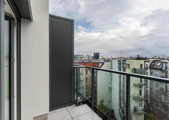 Klimatyzowany Very Berry Z Parkingiem W Poznaniu By Renters Apartment