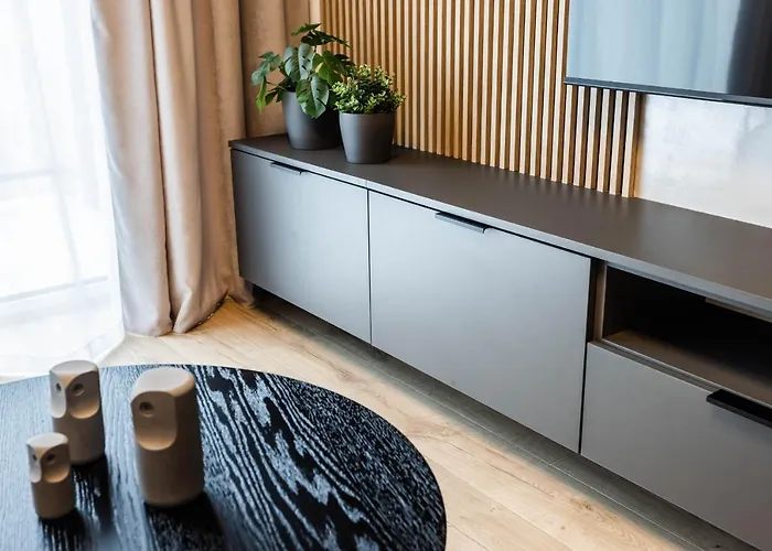 Klimatyzowany Very Berry Z Parkingiem W Poznaniu By Renters Apartment